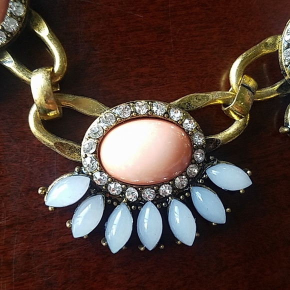 Pretty statement necklace - Picture 2 of 3